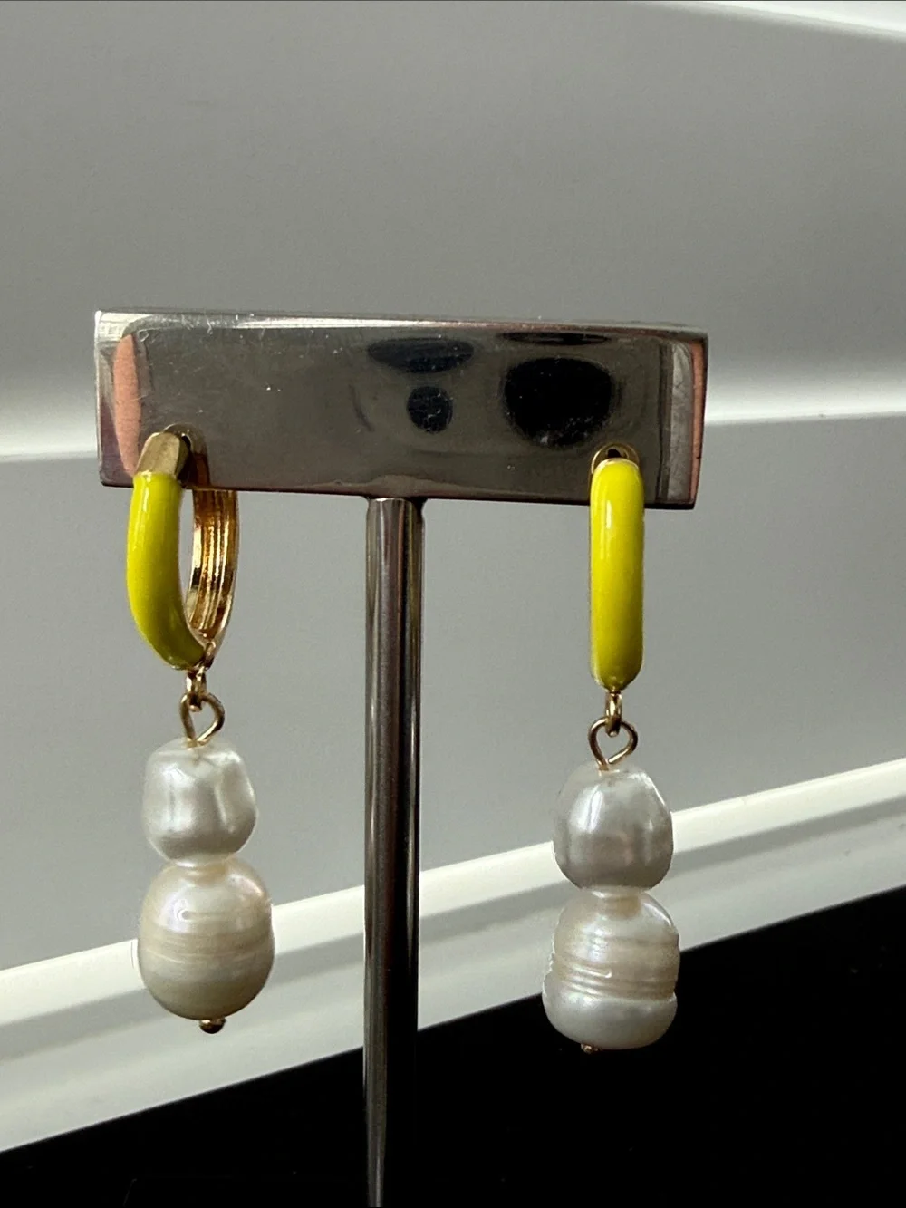 NEW Nordstrom BP Yellow Plastic Trim Hoop Dangle Faux Pearl Earrings NEW